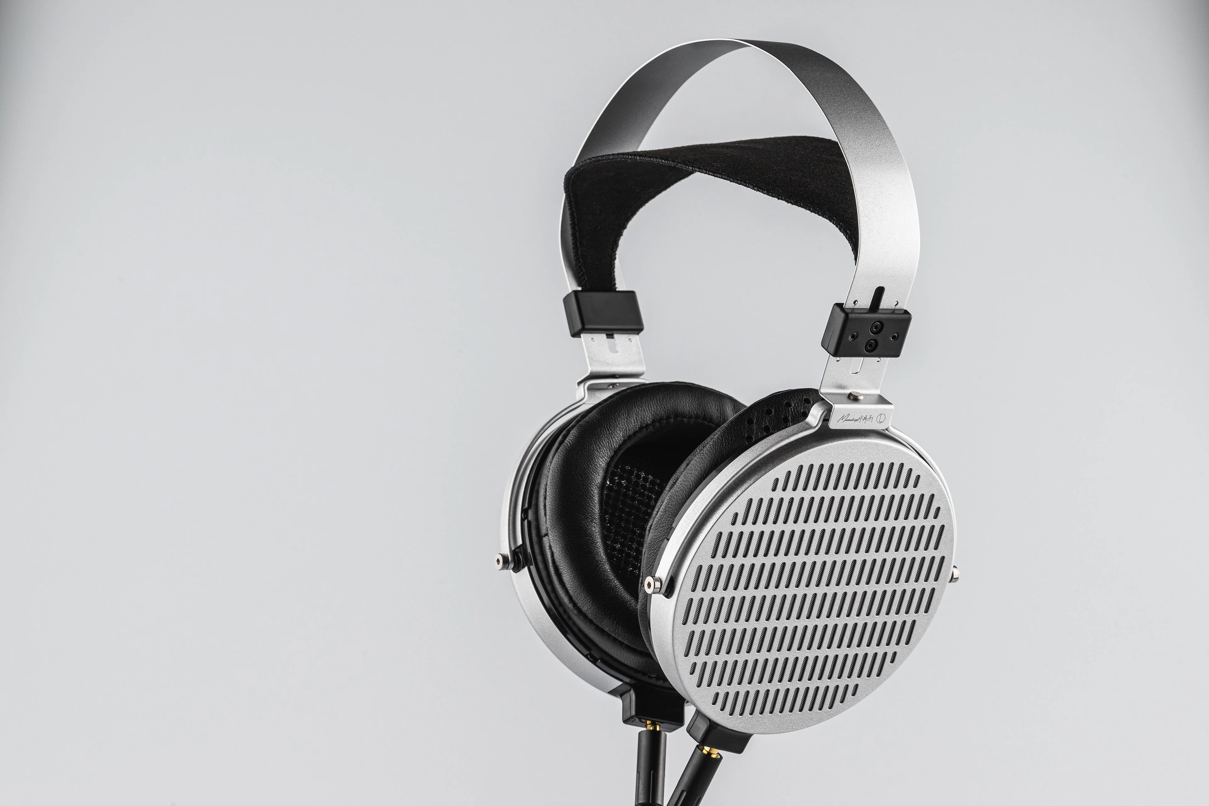 Moondrop Cosmo Flagship Nanoscale Ultra-thin 100mm Planar Magnetic Driver Headphone - Image 27