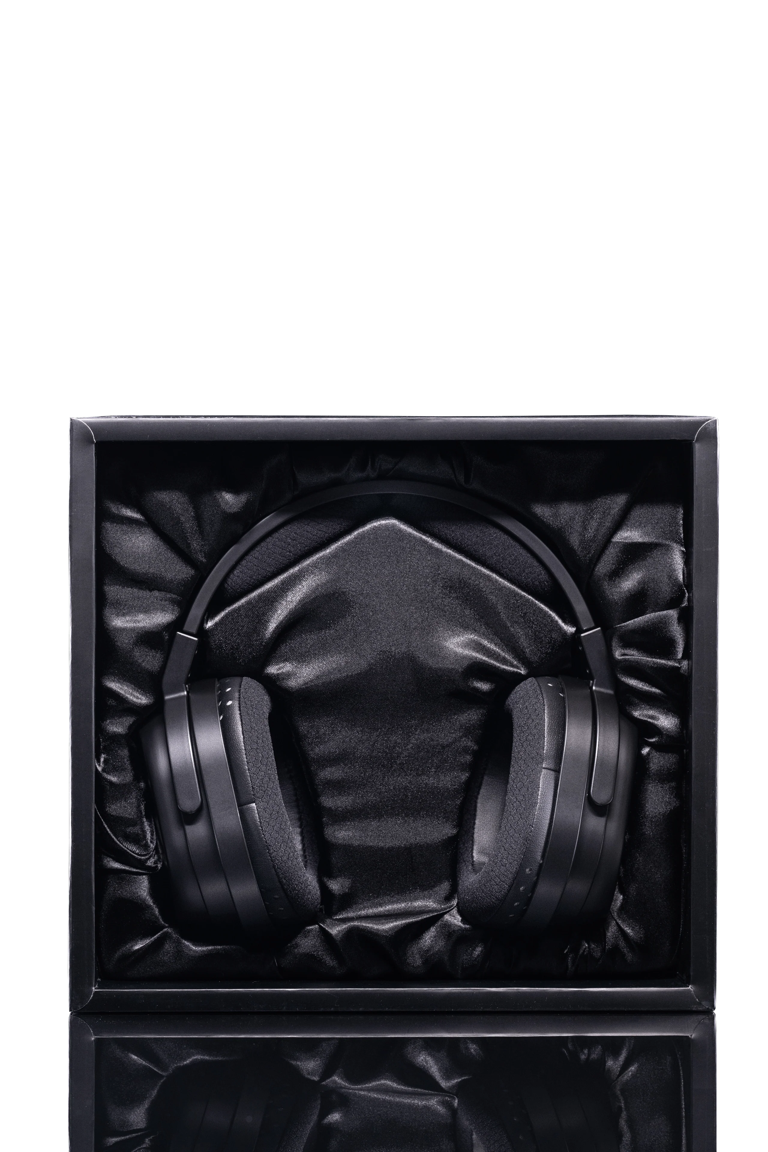 Moondrop Joker Professional Monitoring Closed-Back Dynamic Driver Full-Sized Headphones (Apos Certified) - Image 8
