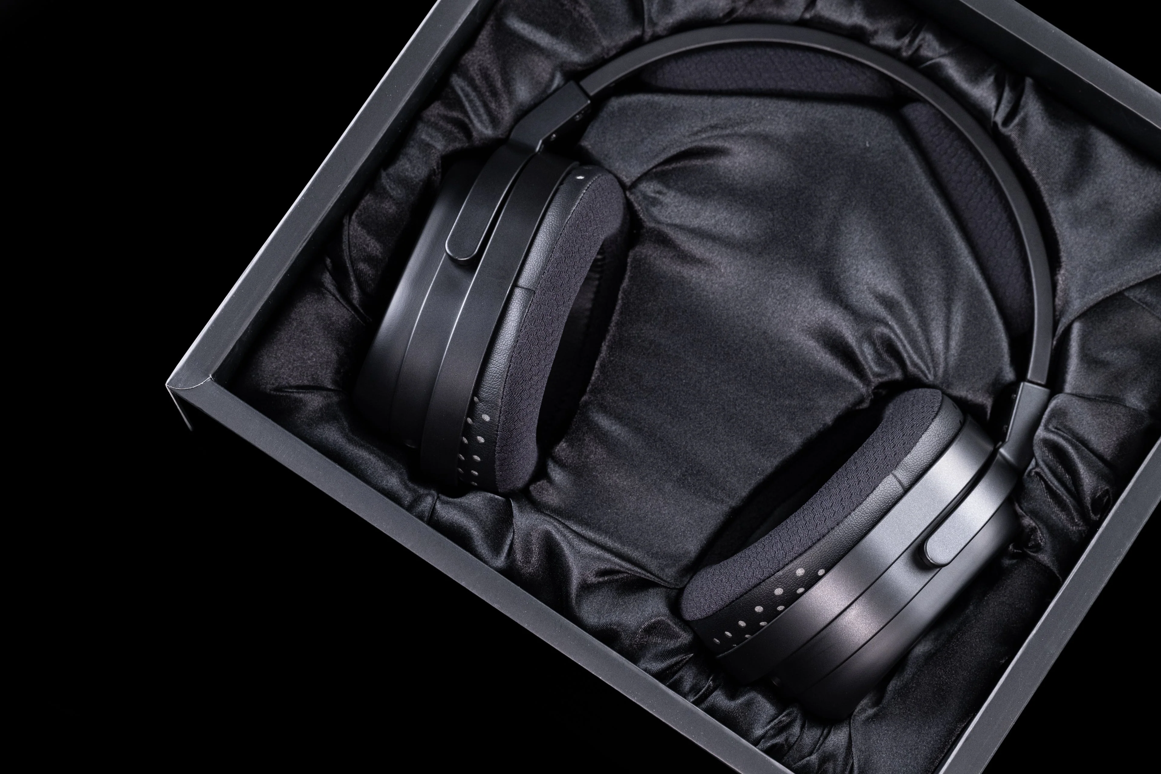 Moondrop Joker Professional Monitoring Closed-Back Dynamic Driver Full-Sized Headphones (Apos Certified) - Image 9