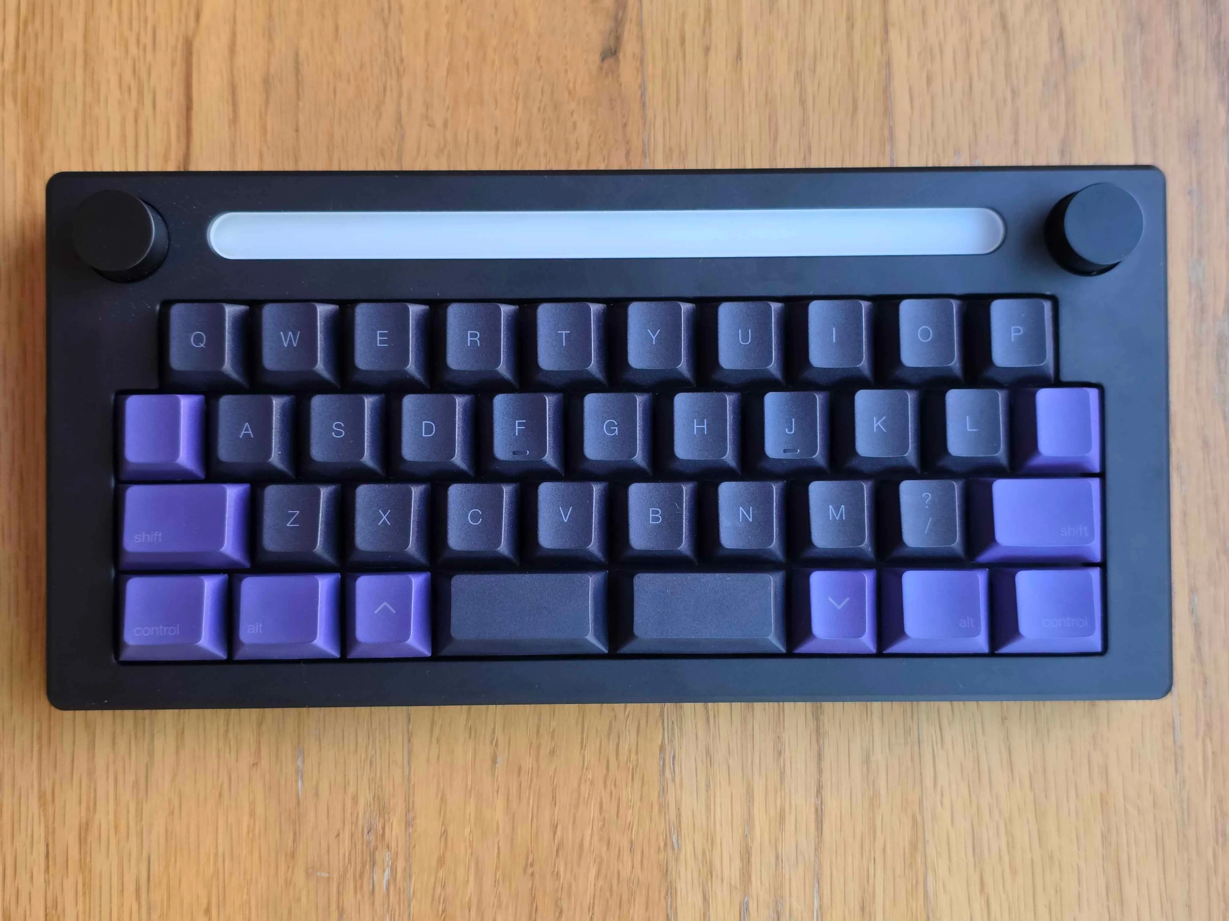 Apos x Community 40% Micro Keyboard - Image 4