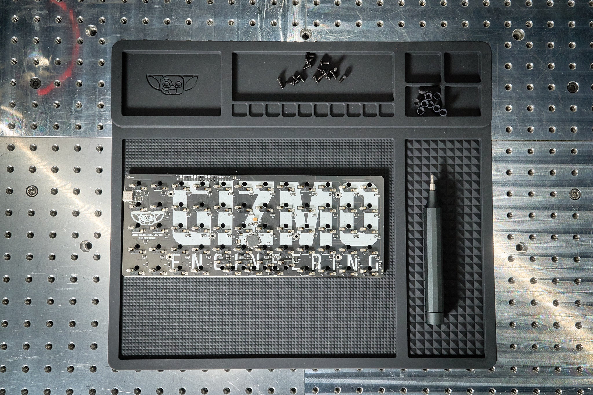 Gizmo Engineering Silicone Work Mat and Parts Tray