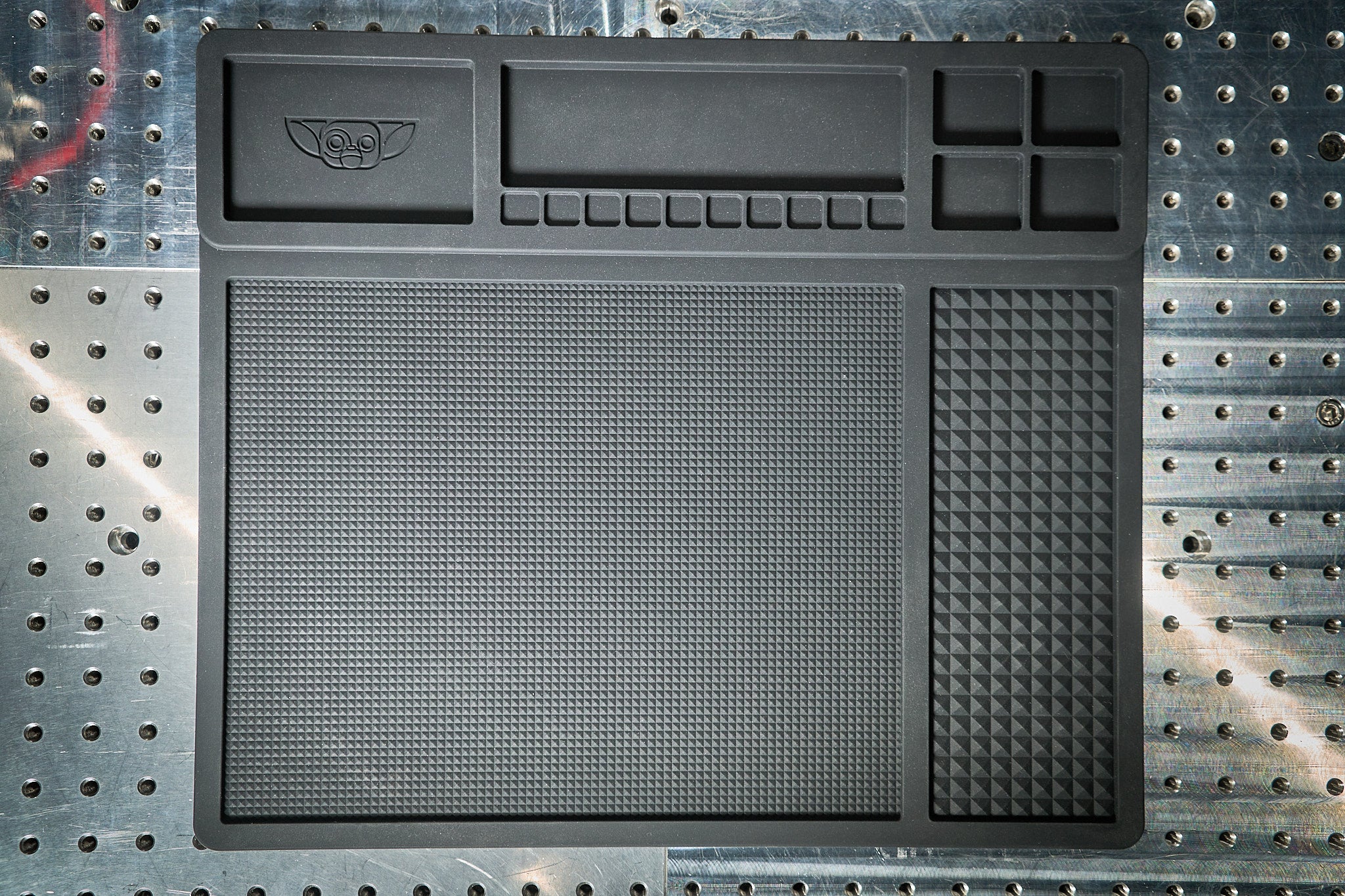 Gizmo Engineering Silicone Work Mat and Parts Tray - Image 4