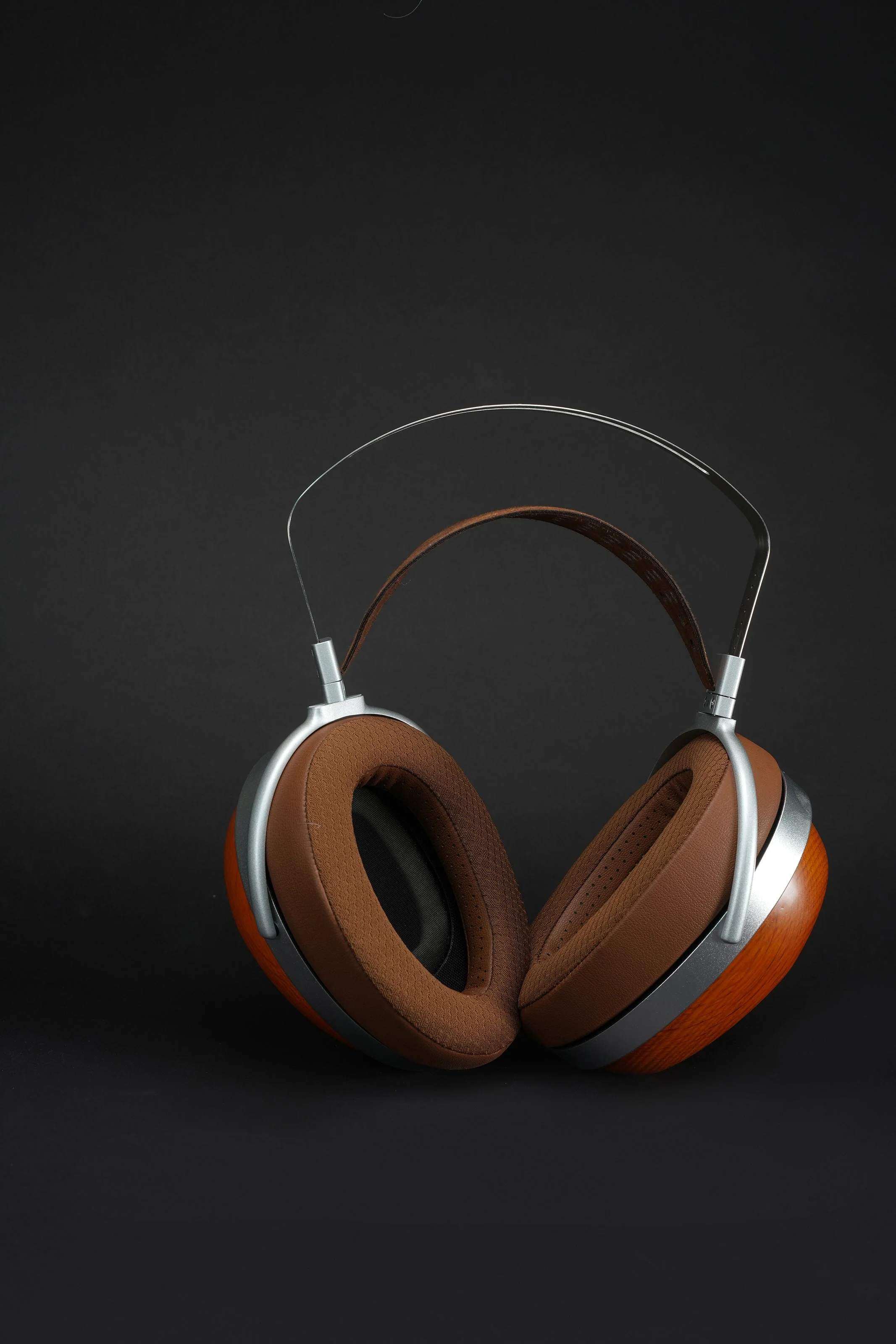 HIFIMAN Audivina Closed-Back Planar Magnetic Headphones - Image 6