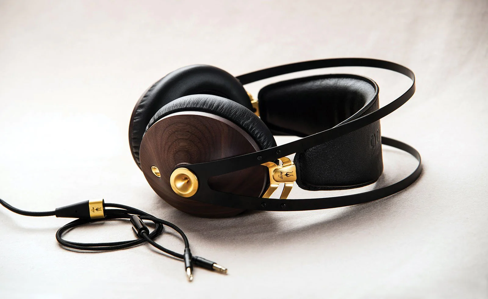 Meze Audio 99 Classics Closed Back Headphone - Image 3