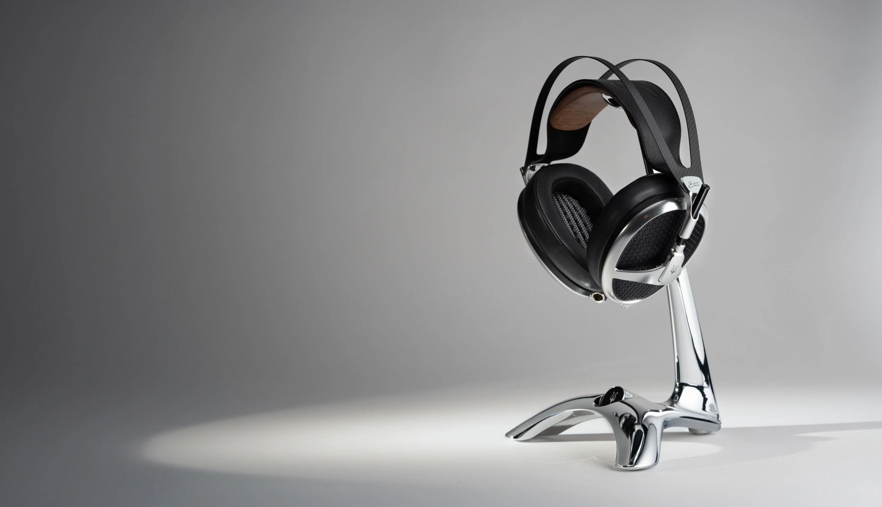 Meze Manta Headphone Stand - Image 12