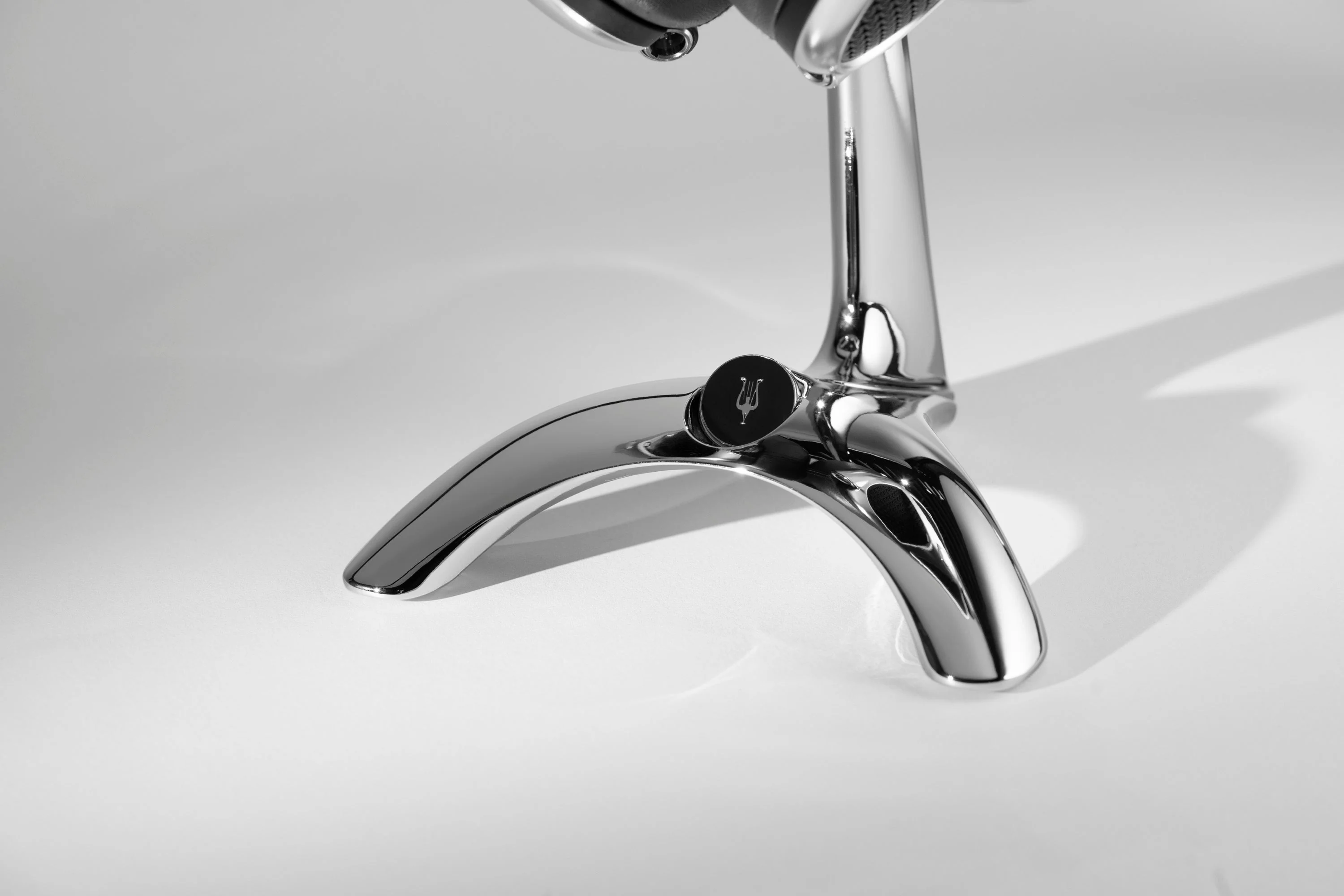 Meze Manta Headphone Stand - Image 7