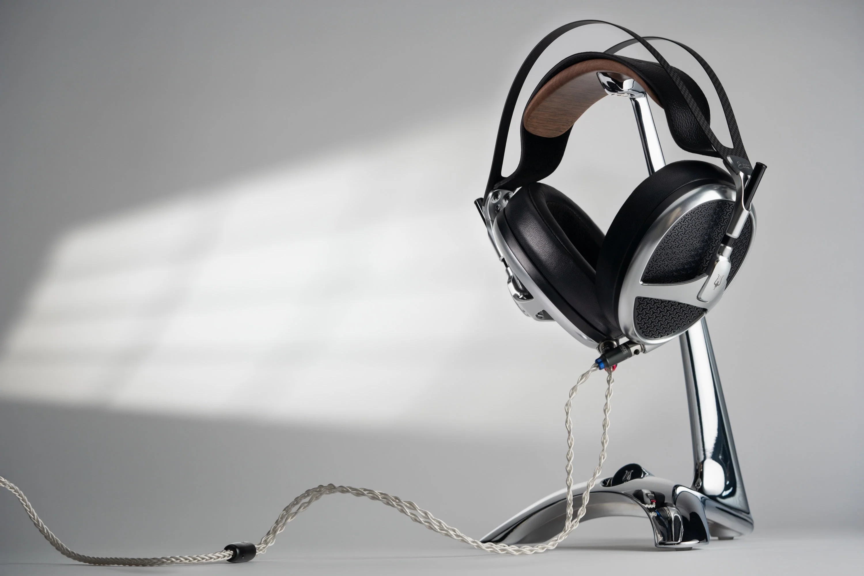 Meze Manta Headphone Stand - Image 8