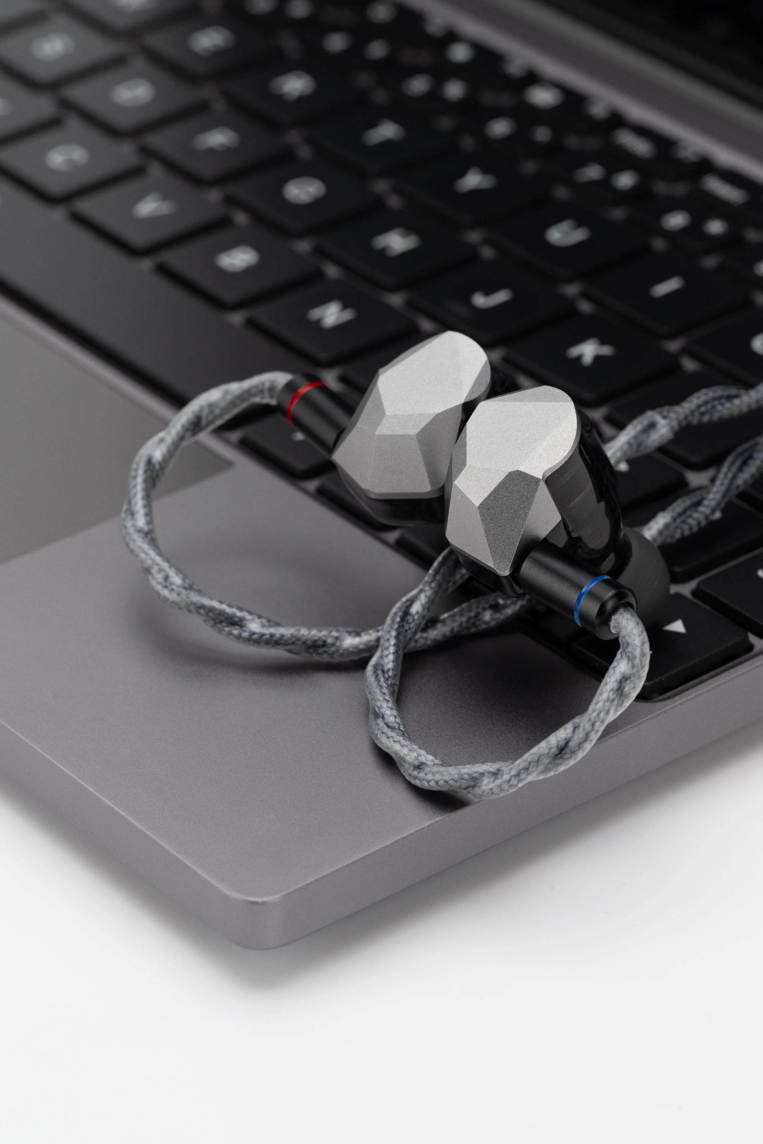 Moondrop Harmon Hybrid Dynamic Driver IEMs (In-Ear Monitors) - Image 11