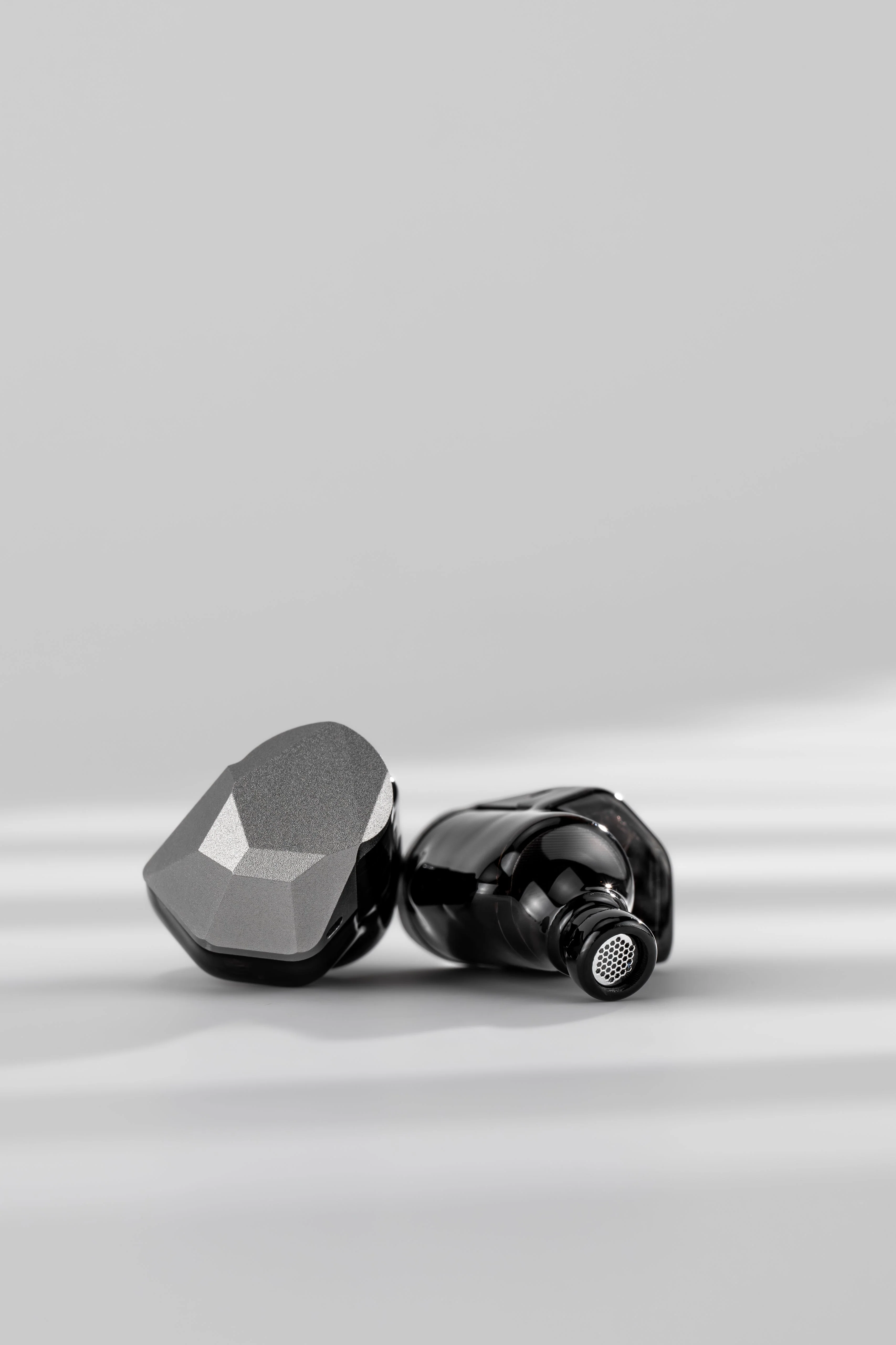 Moondrop Harmon Hybrid Dynamic Driver IEMs (In-Ear Monitors) - Image 5