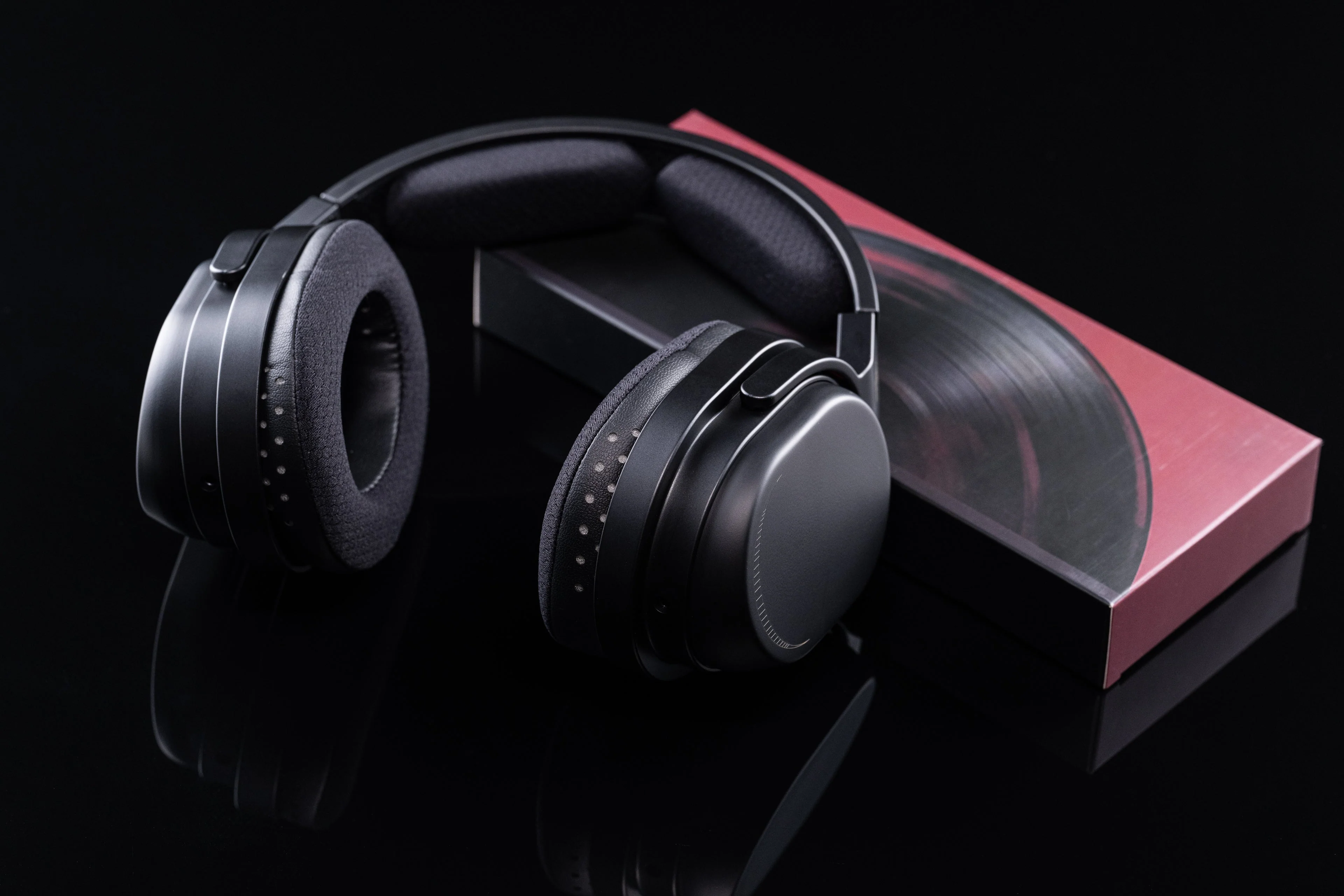 Moondrop Joker Professional Monitoring Closed-Back Dynamic Driver Full-Sized Headphones - Image 10