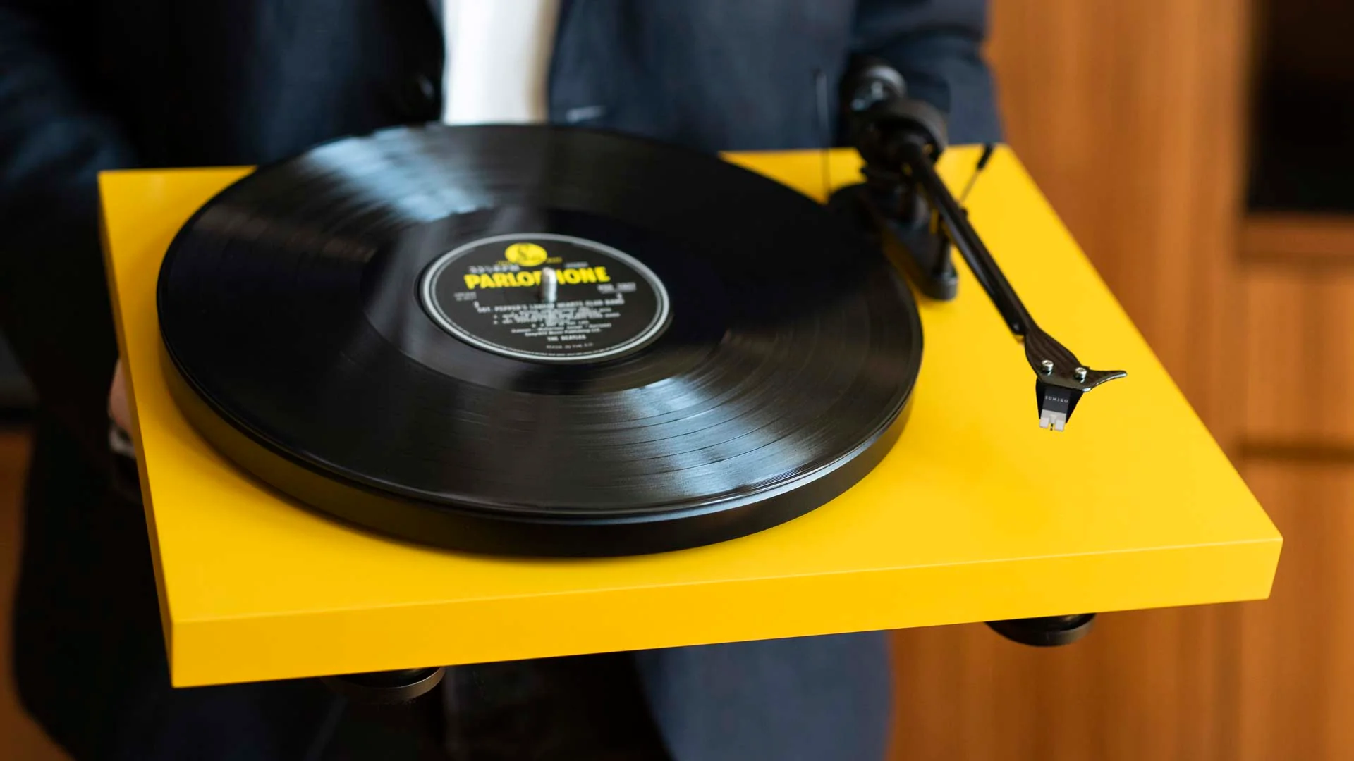 Pro-Ject Audio Debut Carbon EVO Turntable - Image 2